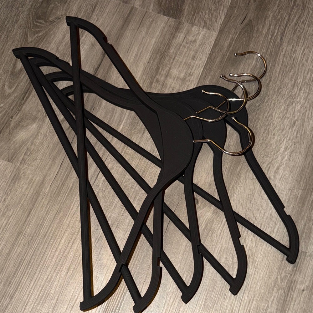 5 pieces Elegant Black Hangers Set